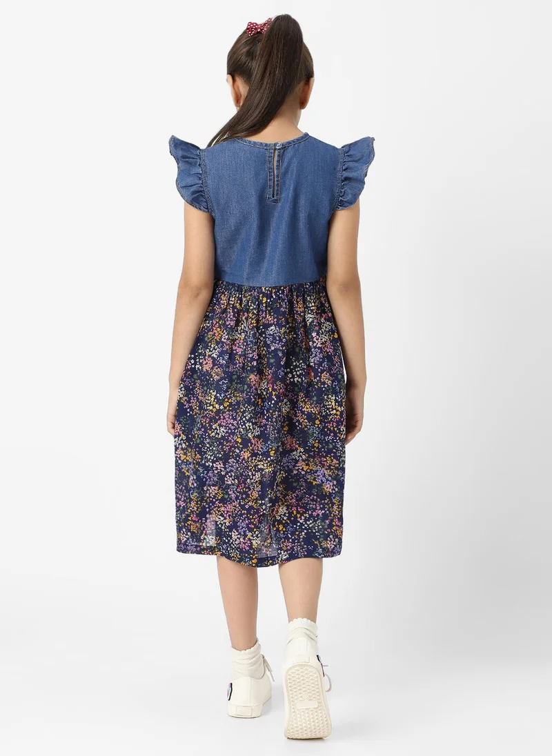 نوتيناتي فستان بناتي من قماش الدينيم بطبعة زهور وأكمام كاب